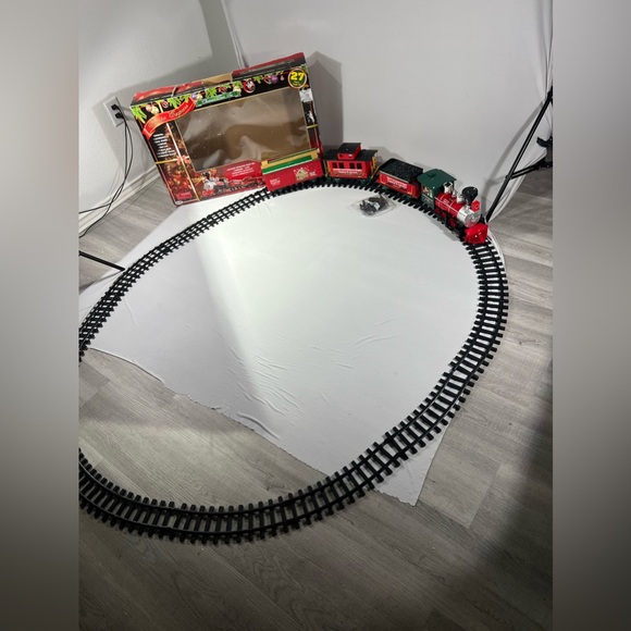 Santa Express Christmas Train Set 27 Pieces Complete  Sounds Songs Headlights - Picture 10 of 14